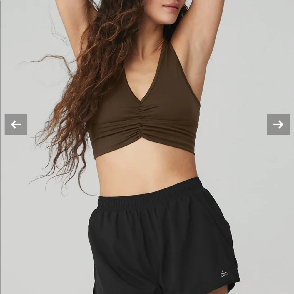 Alo Set wild thing bra, and airlift capri leggings - Picture 4 of 4